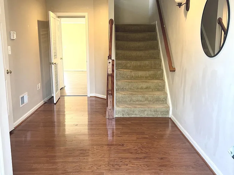 194 Oxbow Dr — Photo 2