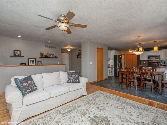 4th image of 903 Sunset Dr