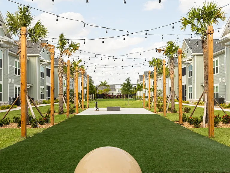 Palm Grove Luxury Apartments — Photo 40