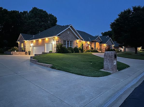 2106 Maple Leaf Cir