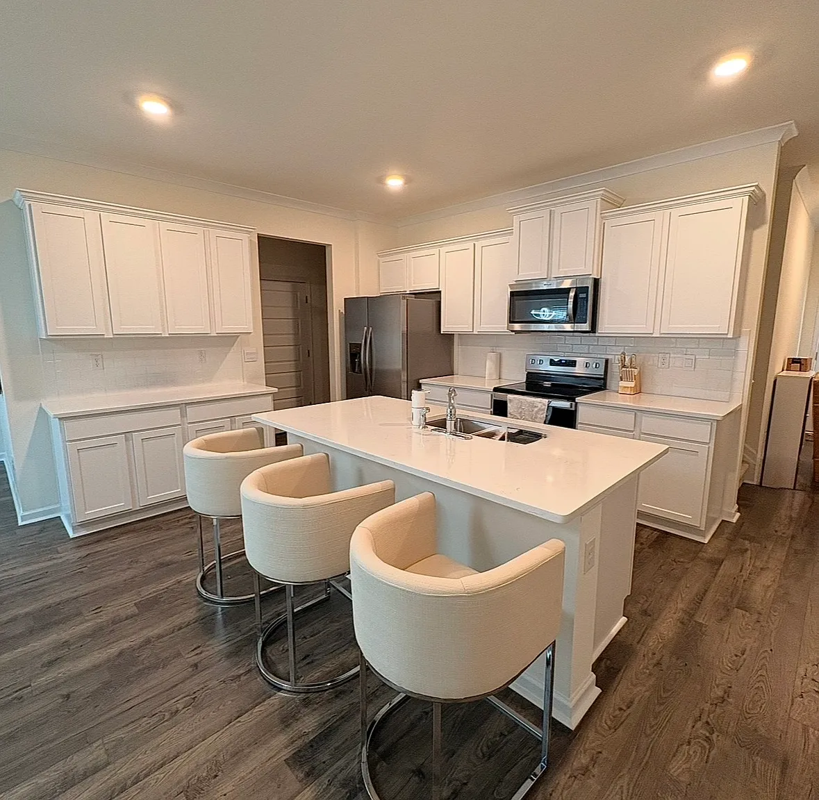 3 bed, 2.5 bath, 1800 sqft, $2,300 — Photo 4
