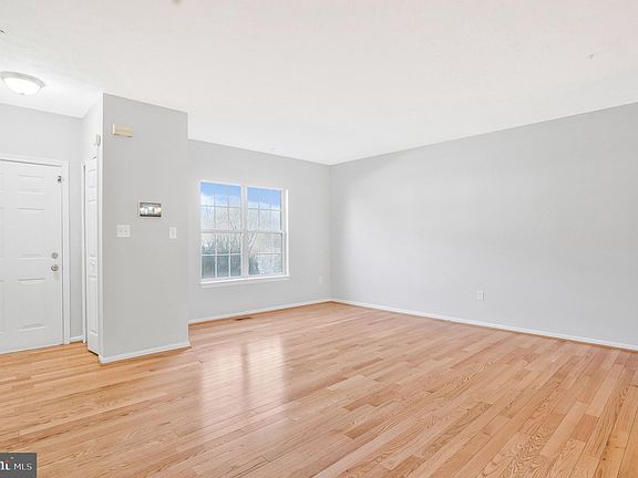 5th image of 12817 Carousel Ct