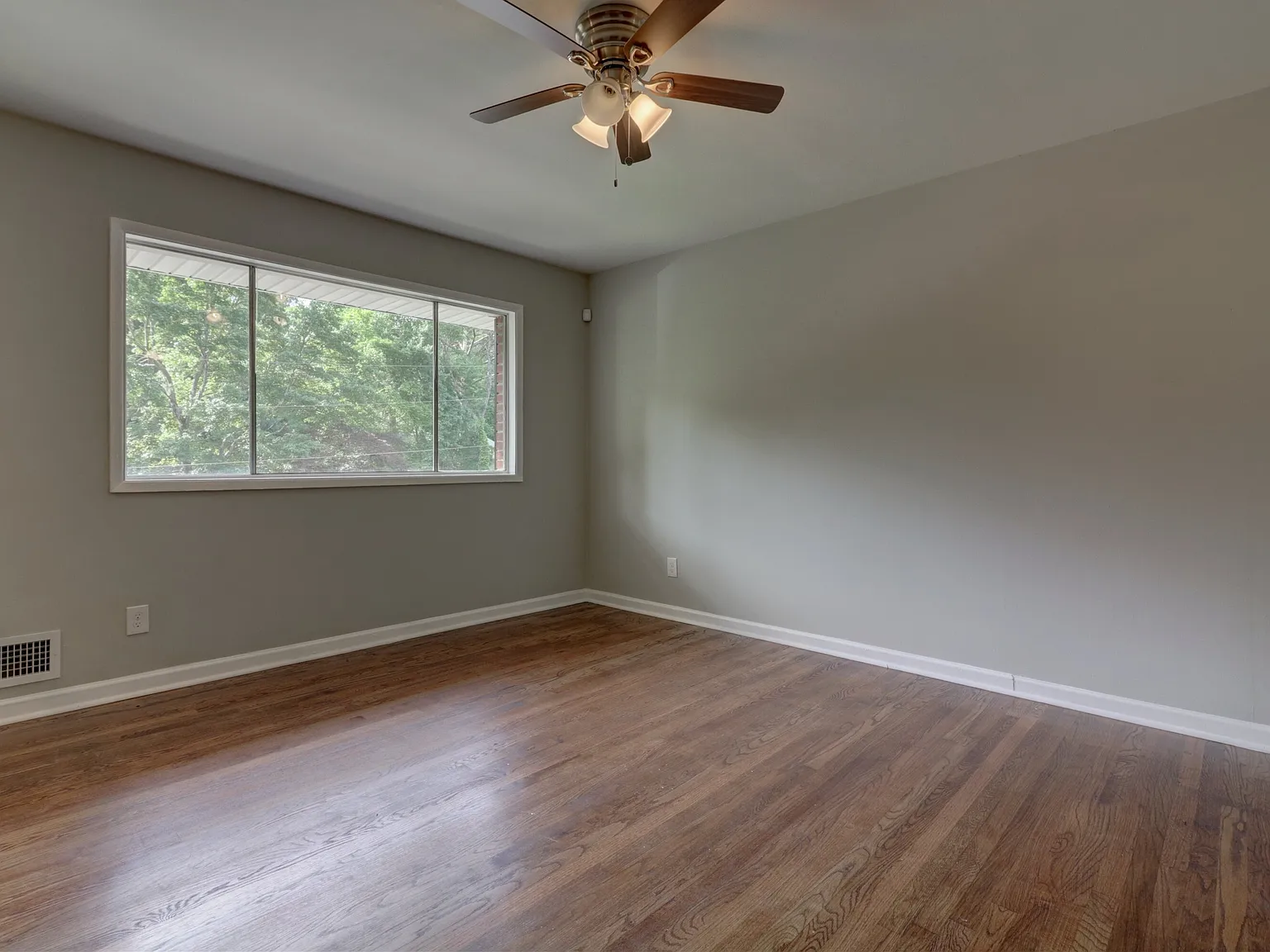 3 bed, 1.0 bath, $1,575 — Photo 4
