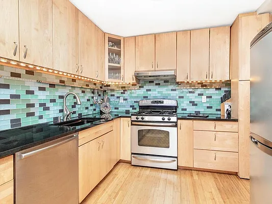 Sold by Sovereign Associates | media 1