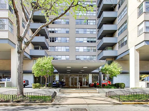 2nd image of 6301 N Sheridan Rd APT 4G