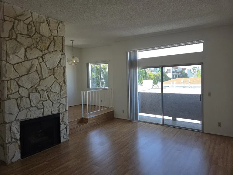 13561 Moorpark St — Photo 15