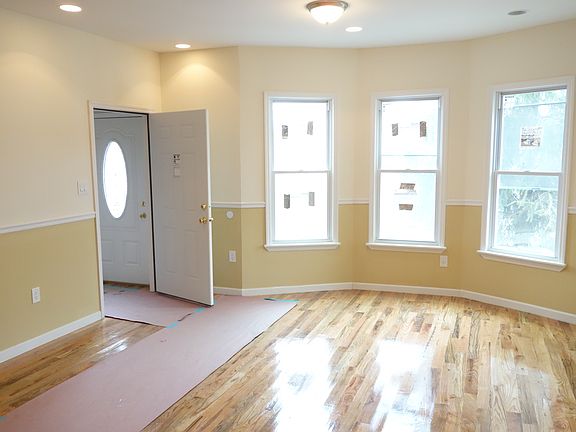 3rd image of 2717 Gifford Ave #1A