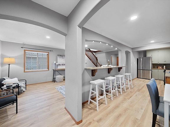 4th image of 3304 E 32nd Ave