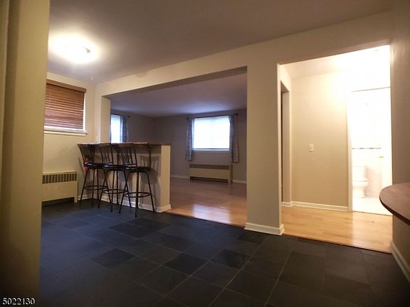 4th image of 284 Claremont Ave #B9-2