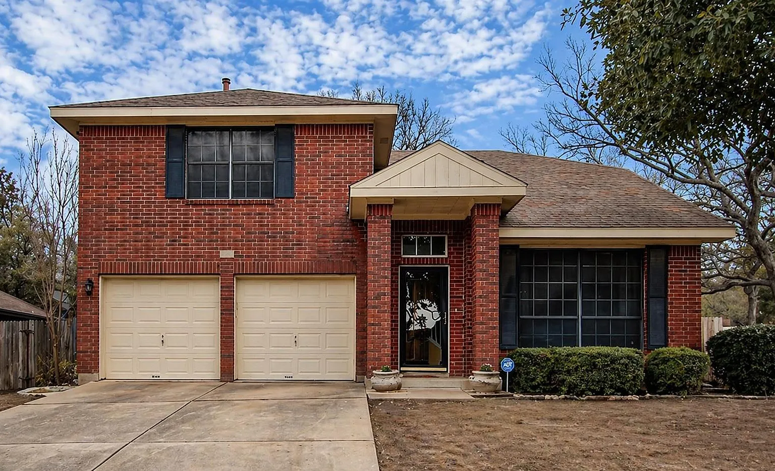 4 bed, 2.5 bath, 2325 sqft, $2,800 — Photo 1