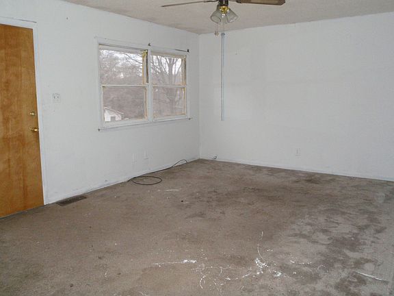 3rd image of 621 E Saunders Ave