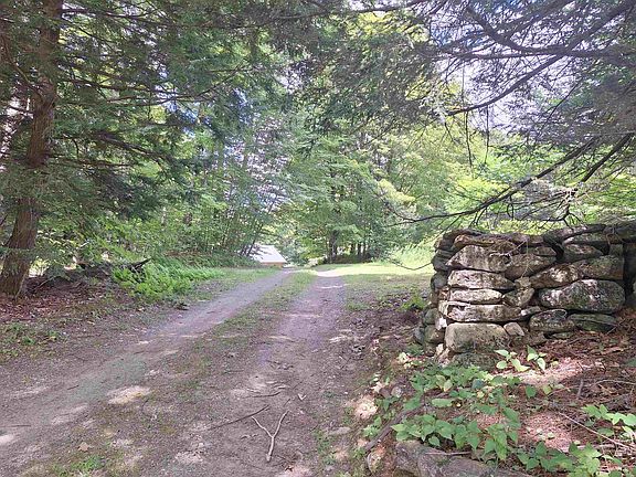 5th image of 447 Pratt Road