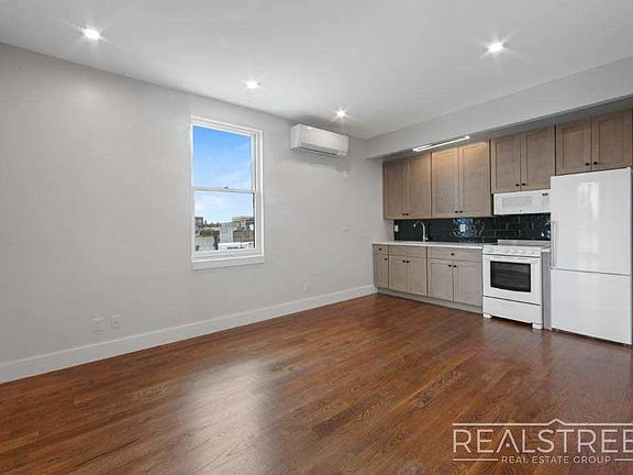 4th image of 768 Franklin Ave #5B