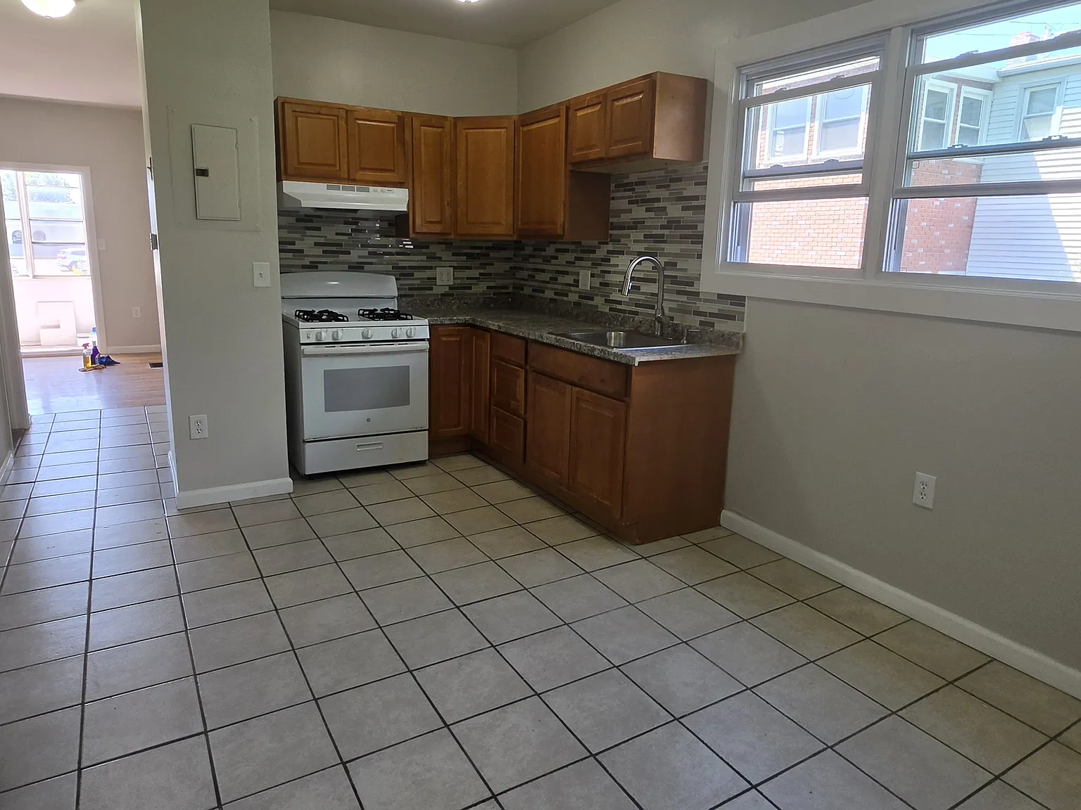 2 bed, 1100 sqft, $2,250 — Photo 2
