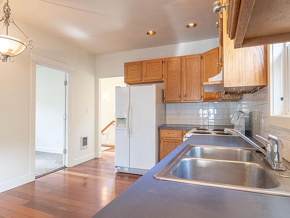4th image of 1004 N Mason St