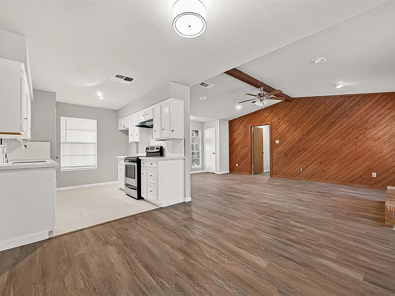 4923 Sandalwood Ave — Photo 7