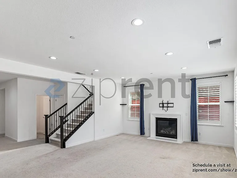 350 E Huntley Ave — Photo 8