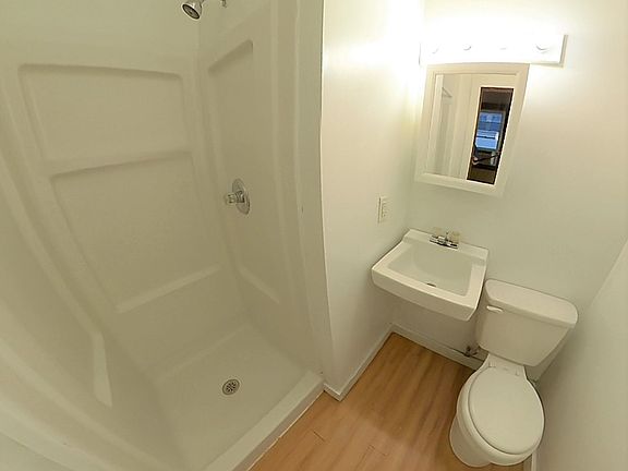 4th image of 610 N Lincoln St #36