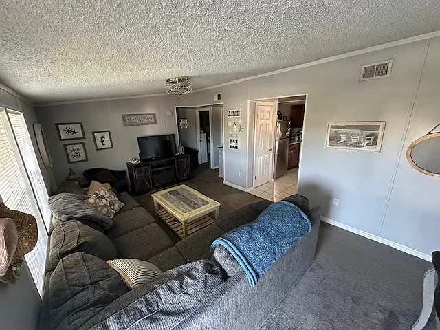 3 bed, 960 sqft, $2,000 — Photo 2