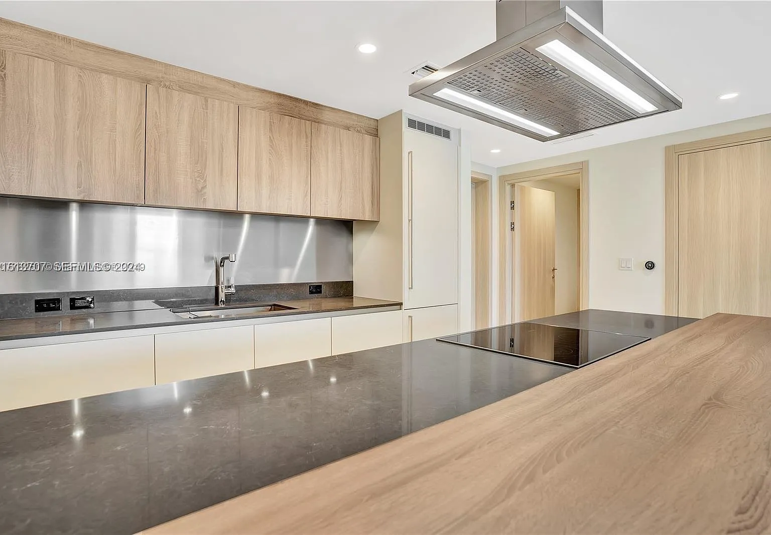 1 bed, 1.5 bath, 870 sqft, $4,750 — Photo 1