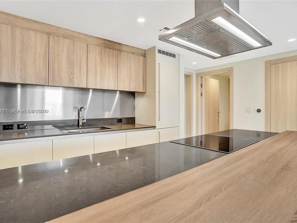 1000 Brickell Plz #1300