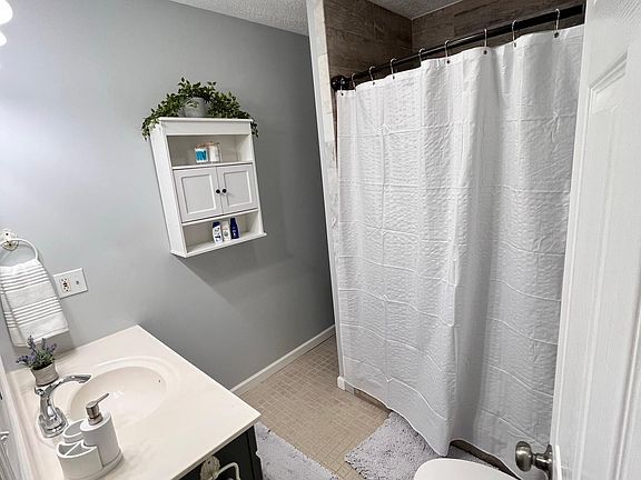 4th image of 200 Dalton Place Way #1