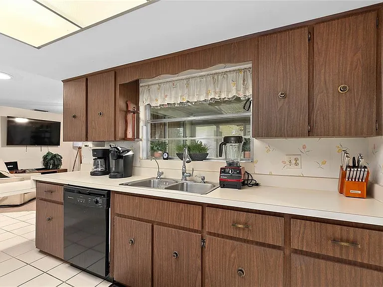 1435 Paula Dr — Photo 9