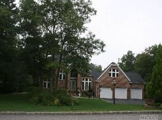 4 Oak Ridge Ct, Manorville, NY 11949