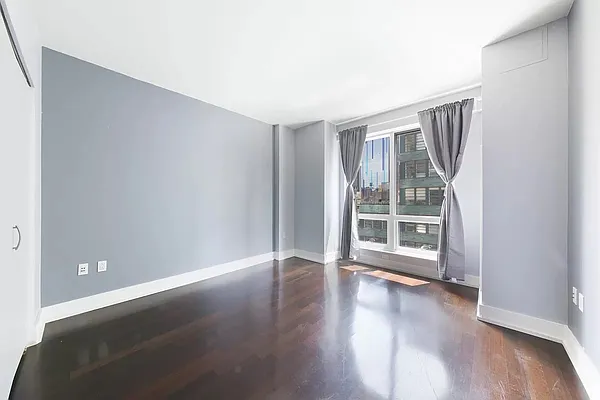 Rented by LEVEN Real Estate | media 16