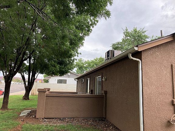 3rd image of 444 E Sunland Dr #76