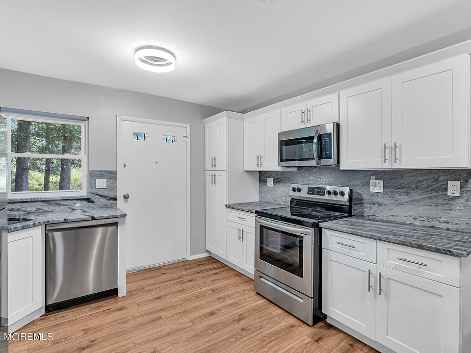 1st image of 72A Dorchester Drive