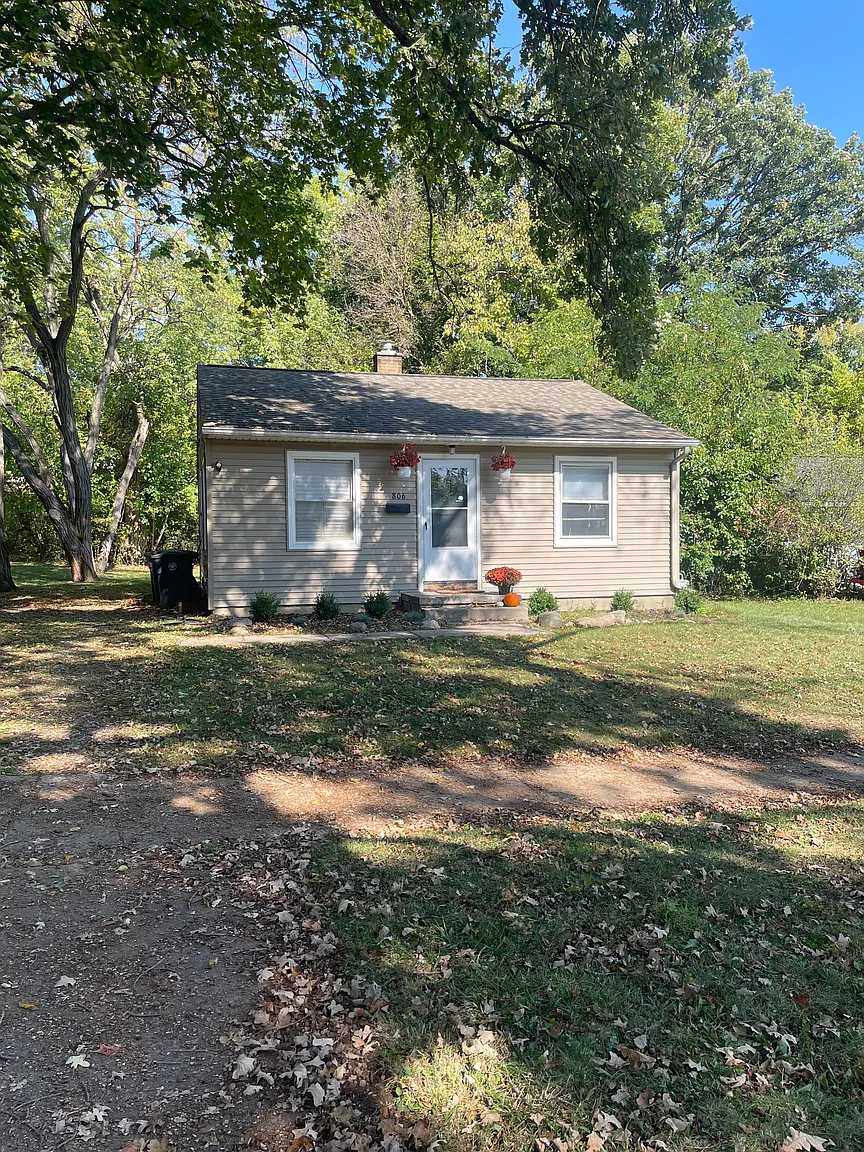 806 Pearl St photo 1