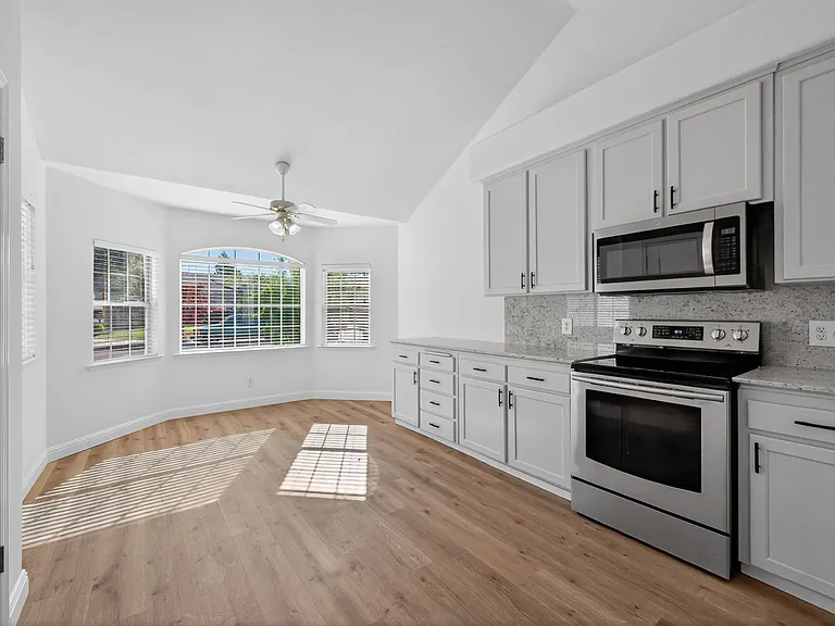 10291 N Whitney Ave — Photo 18