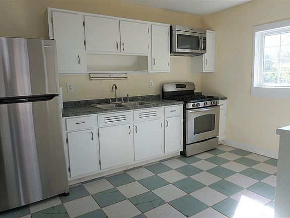 3rd image of 15 Norwood Dr