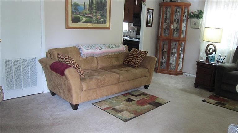 1st image of 207 Fitchland Dr