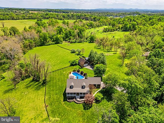 2nd image of 18654 Airmont Rd