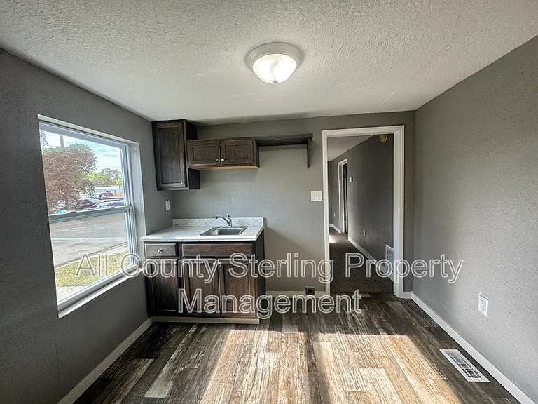 917 NE Aberdeen Ave — Photo 5
