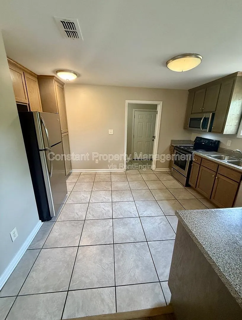 2 bed, 1.0 bath, $1,150 — Photo 4