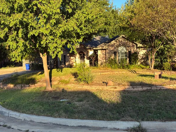414 Glenbrook Dr, Kennedale, TX 76060