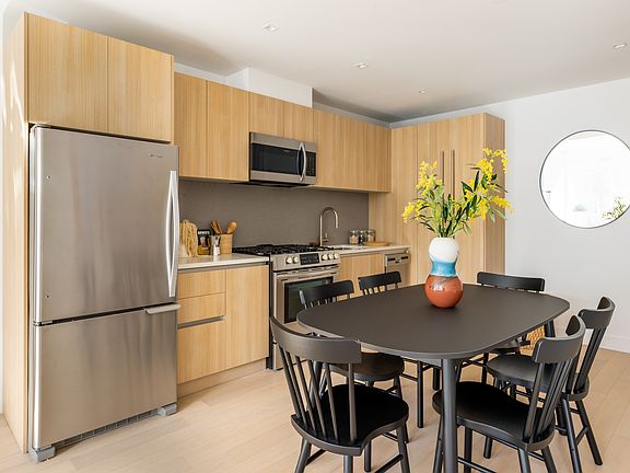 5th image of 225 W 28th St APT 16D