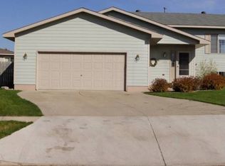 308 29th St NW, Watertown, SD 57201
