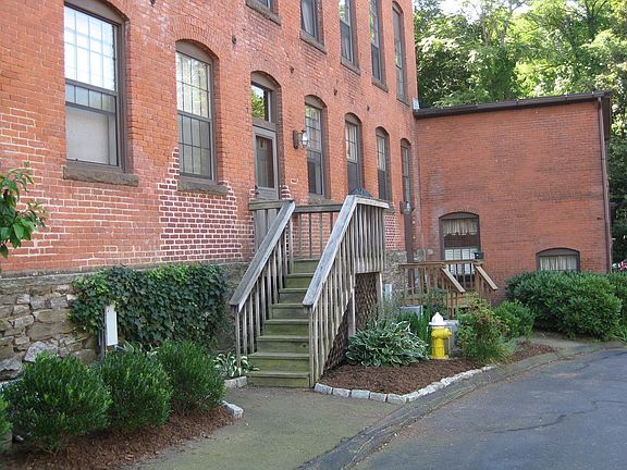 Private 1st Floor Entrance