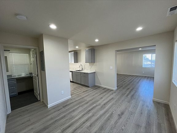4th image of 1972 Irving Ave #801