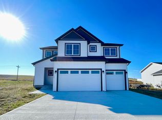701 Cobblestone Loop SW, Mandan, ND 58554