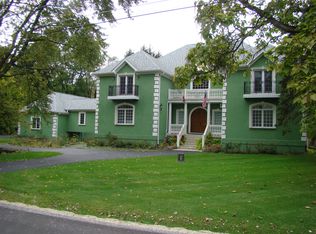 5S550 Radcliff Rd, Naperville, IL 60563