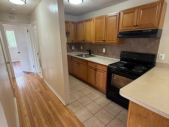 5th image of 1051 Old Colony Rd #24