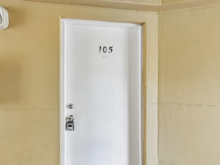 The Oaks Condominium — Photo 40