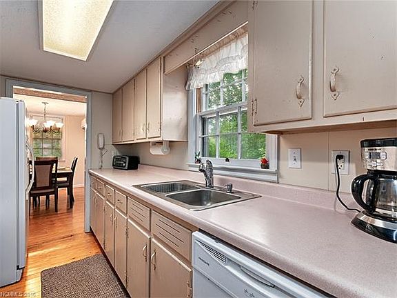5th image of 314 Candlewood Cir