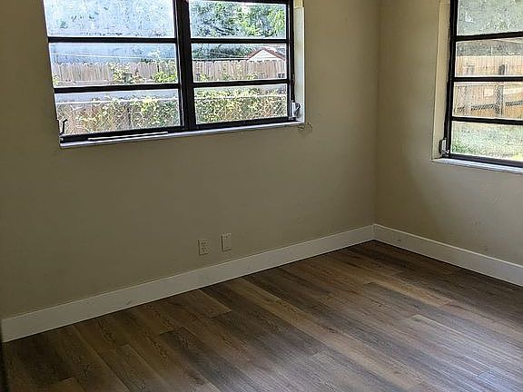 4th image of 1320 NW 20th St
