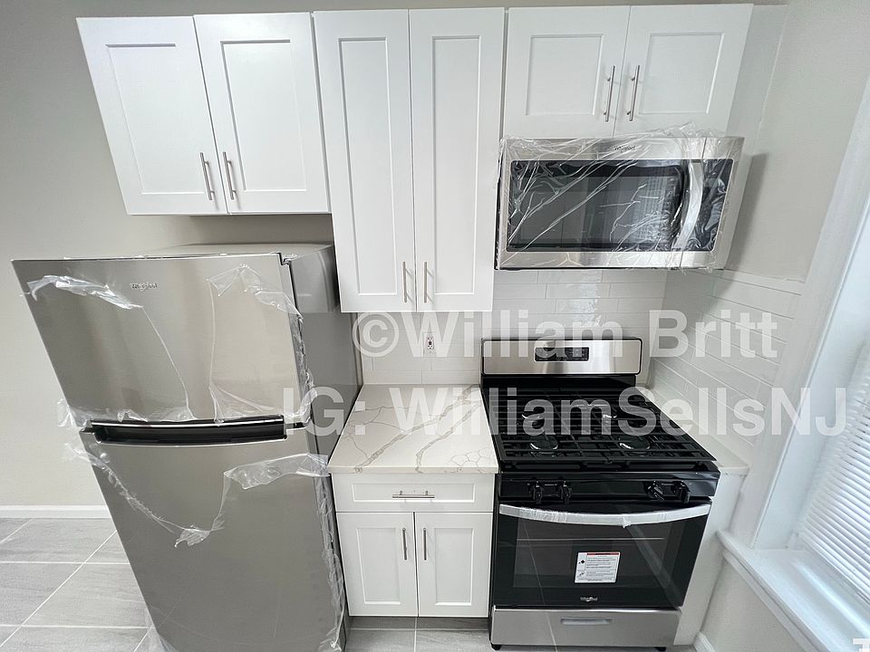 1st image of 125 Corbin Ave #202